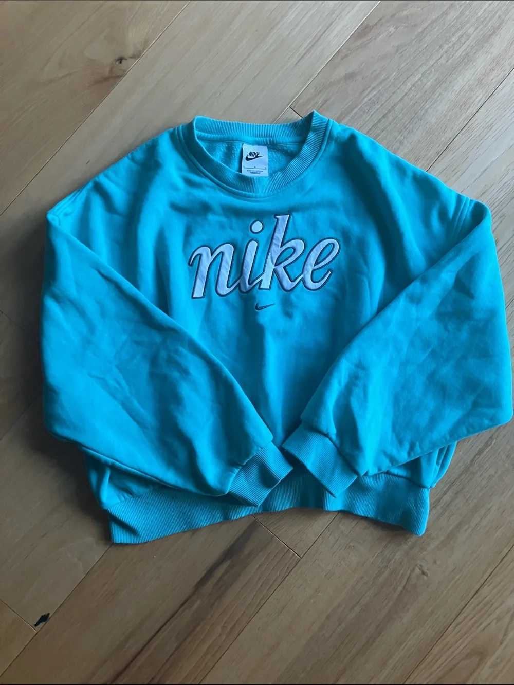 Nike Girl’s Boxy Cropped Crewneck Sweatshirt with Script Logo
